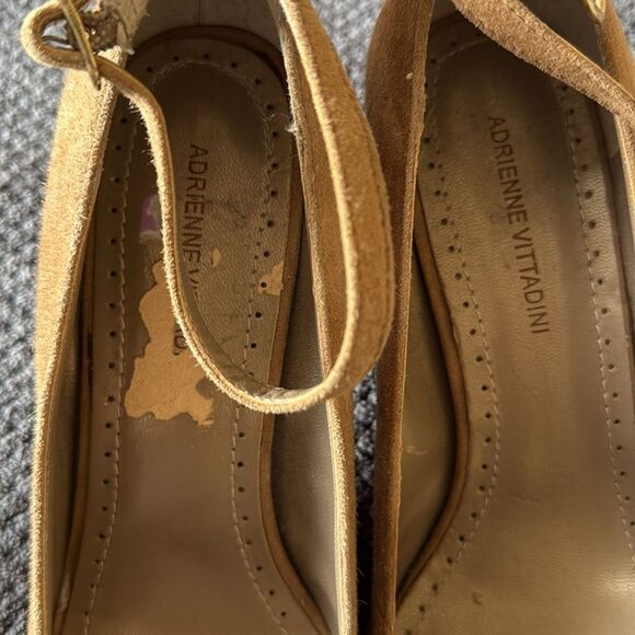 Adrienne Vittadini Camel Suede Pointed Toe Ankle Strap Heels Size 7 High Heel - Picture 13 of 15
